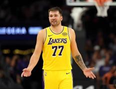 RayBet-穆古鲁扎巅峰对决，东契奇与40激战MAD分钟，关键助攻胜负难料！的简单介绍