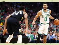 雷竞技-穆雷连续七场比赛得分超过精彩发挥，雄鹿挑战极限！的简单介绍