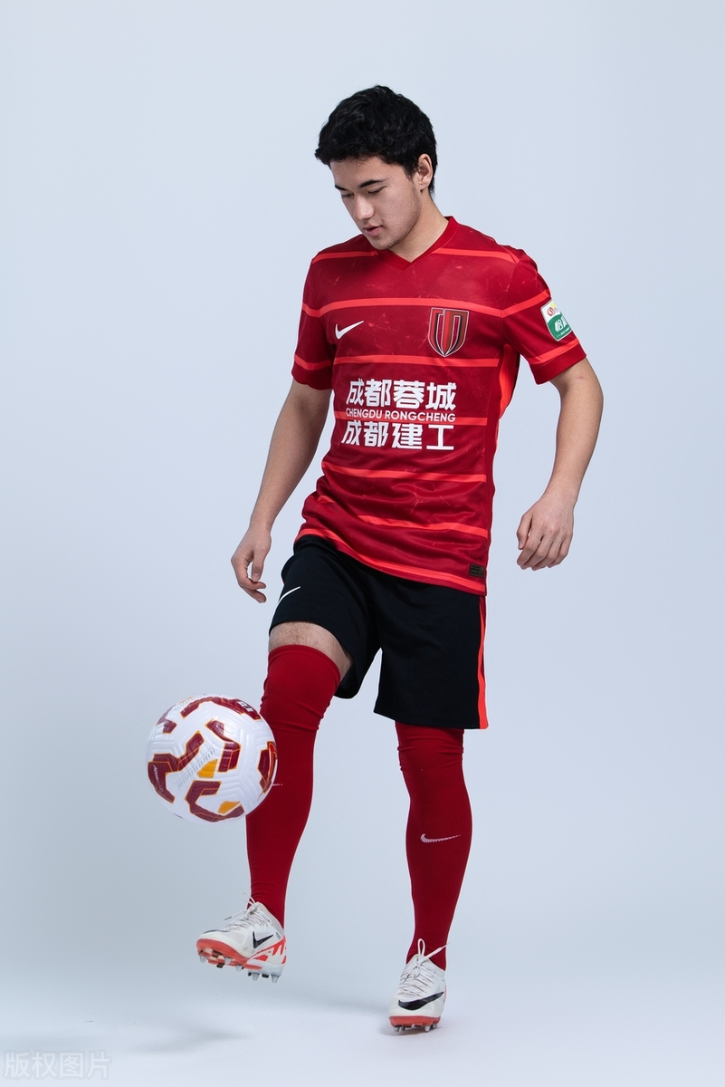 雷竞技- 成都蓉城发布备战花絮,今夜刷新队史纪录,中超任务艰巨,更衣室氛围转暖