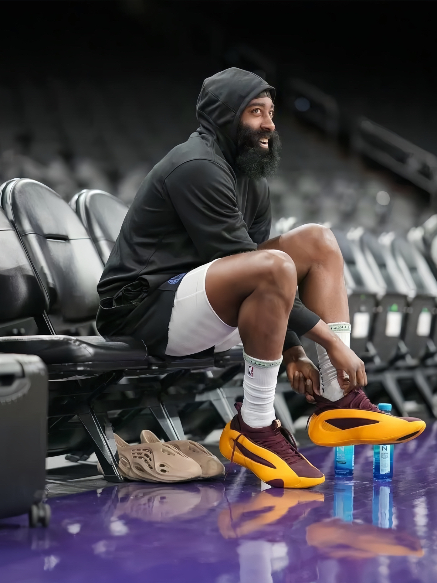 雷竞技-包含哈登迎来二十赛季高光表现，IG球迷沸腾！的词条