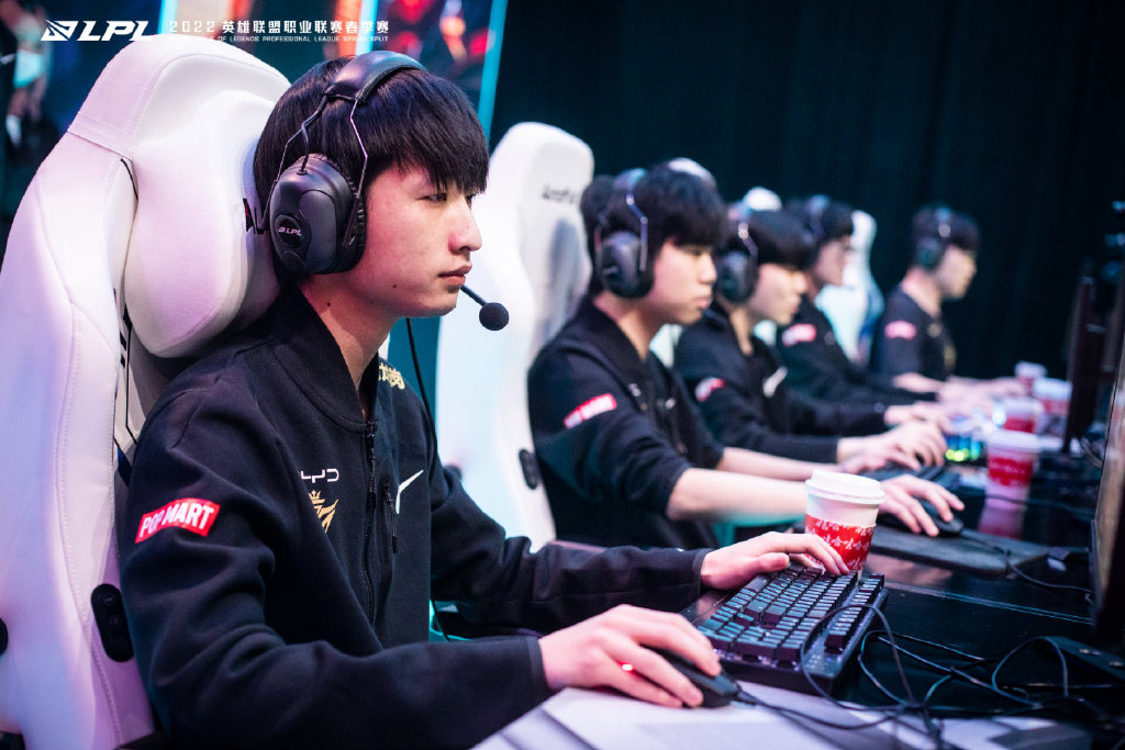 RayBet-包含Rookie爆冷击败老鹰，惊险取胜引爆全场！的词条