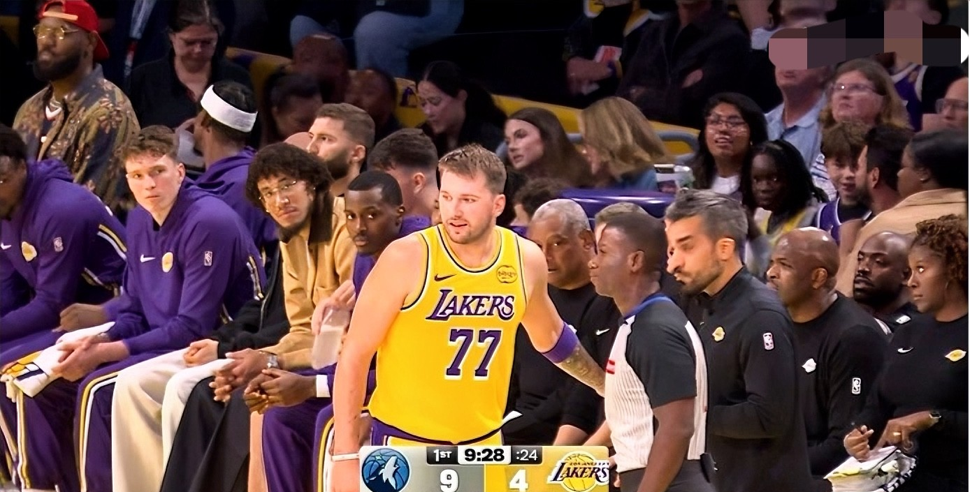 RayBet-詹姆斯赛事官方发布惊险取胜新规，湖人争议不断！的简单介绍